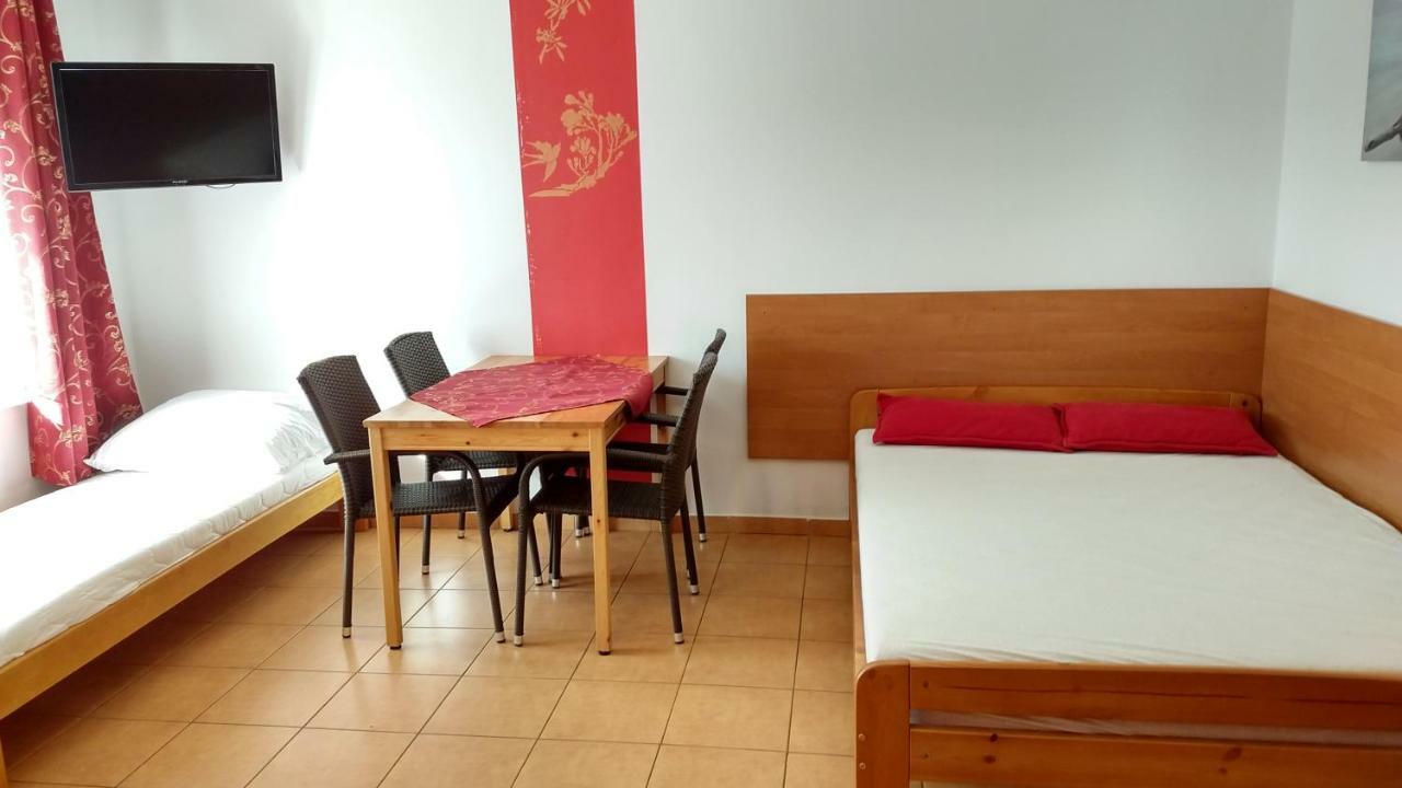 Pod Filarami Pobierowo Hotel Luaran gambar